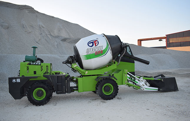 <b>自上料混凝土攪拌罐車怎樣保護輪胎</b>