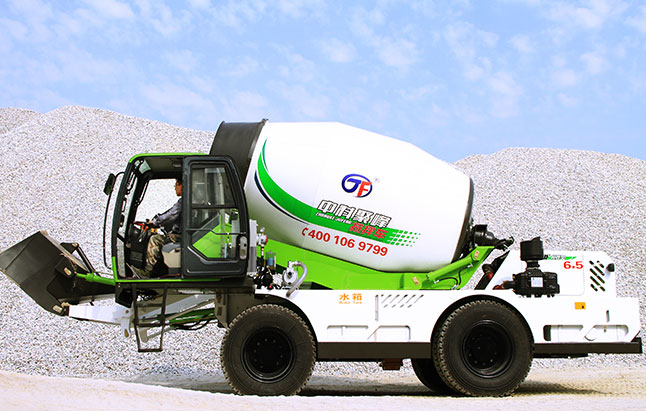 <b>聚峰自上料混凝土攪拌罐車，您的選擇！</b>