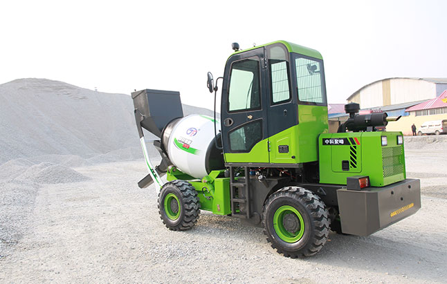 <b>聚峰淺談自上料混凝土攪拌罐車</b>