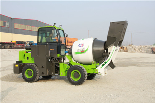 <b>自上料混凝土攪拌罐車保養(yǎng)的時(shí)候要注意什么？</b>