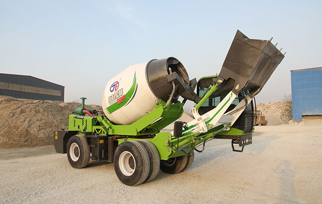 <b>自動(dòng)上料混凝土攪拌車驅(qū)動(dòng)器的選擇</b>