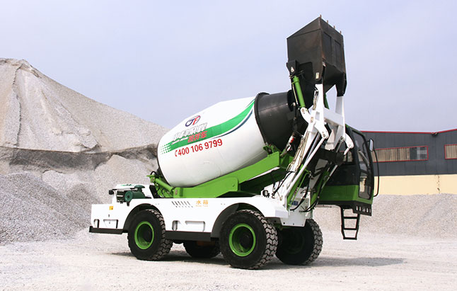 <b>自上料混凝土攪拌罐車的清洗應該注意什么？</b>
