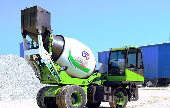 <b>自動上料混凝土攪拌車液壓缸外泄漏的處理方式</b>