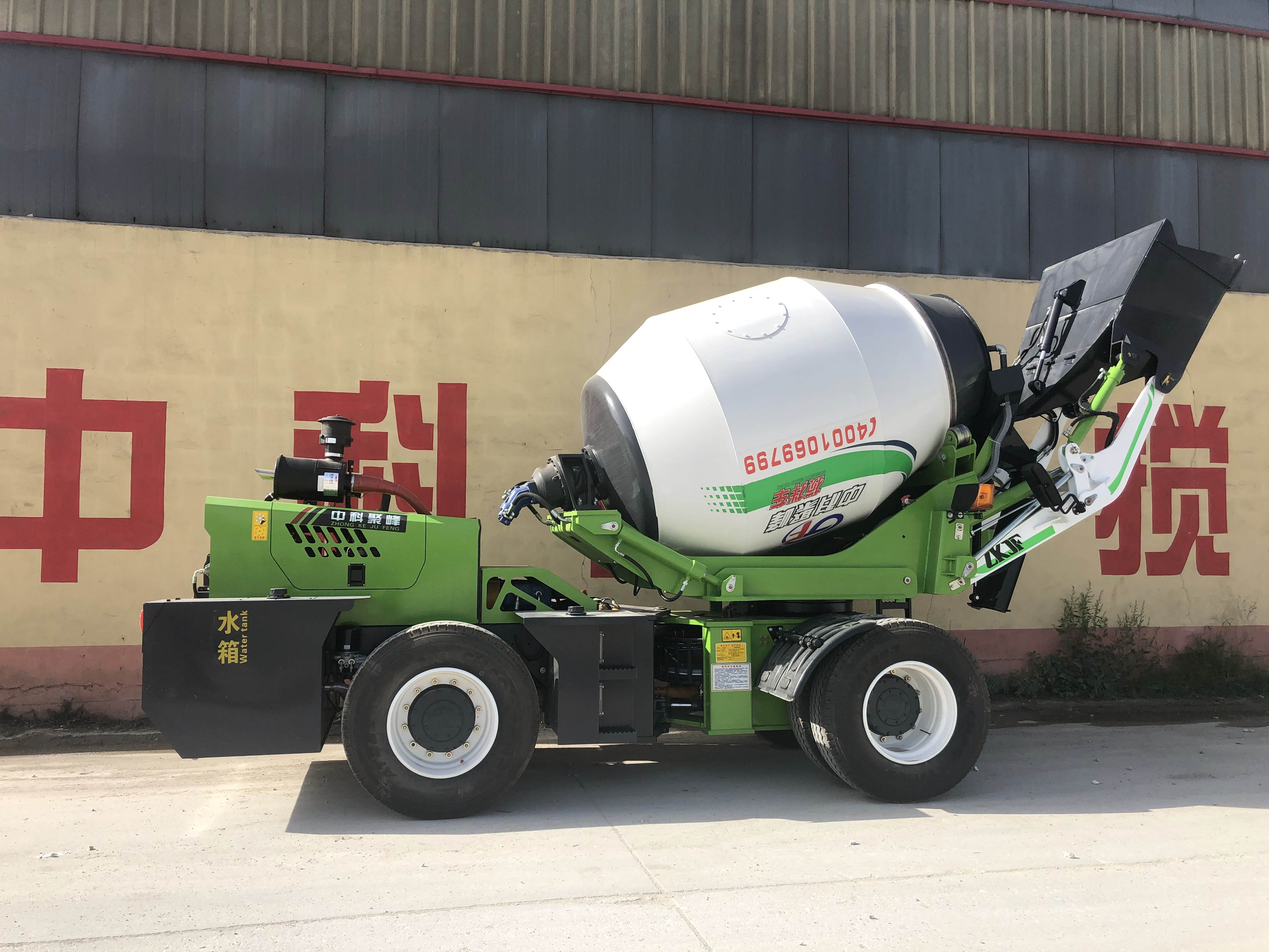 <b>自動上料混凝土攪拌車每周的精細檢查保養是必不可少</b>