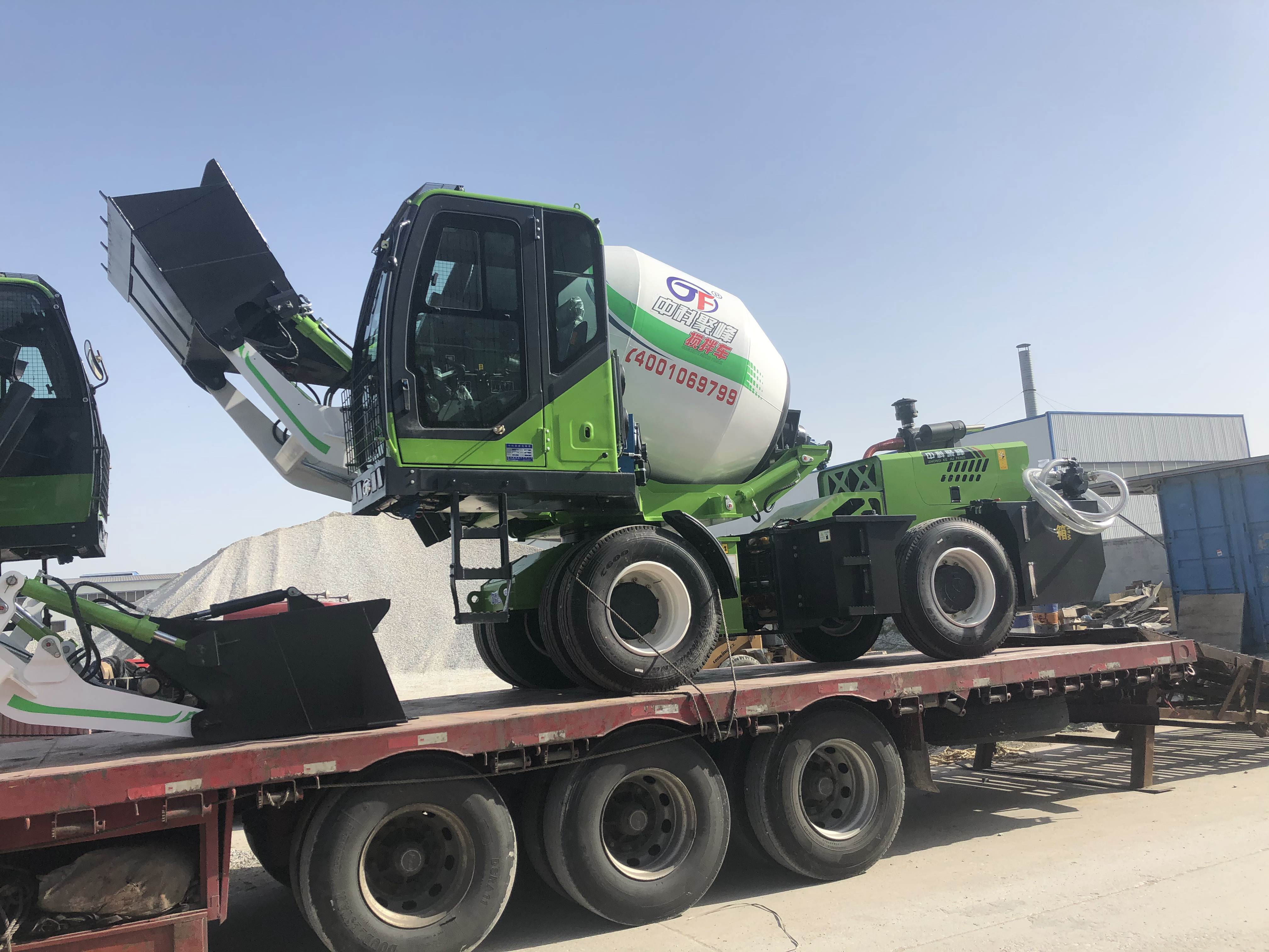 <b>自上料攪拌車攪拌軸停止轉(zhuǎn)動的原因及解決方法</b>