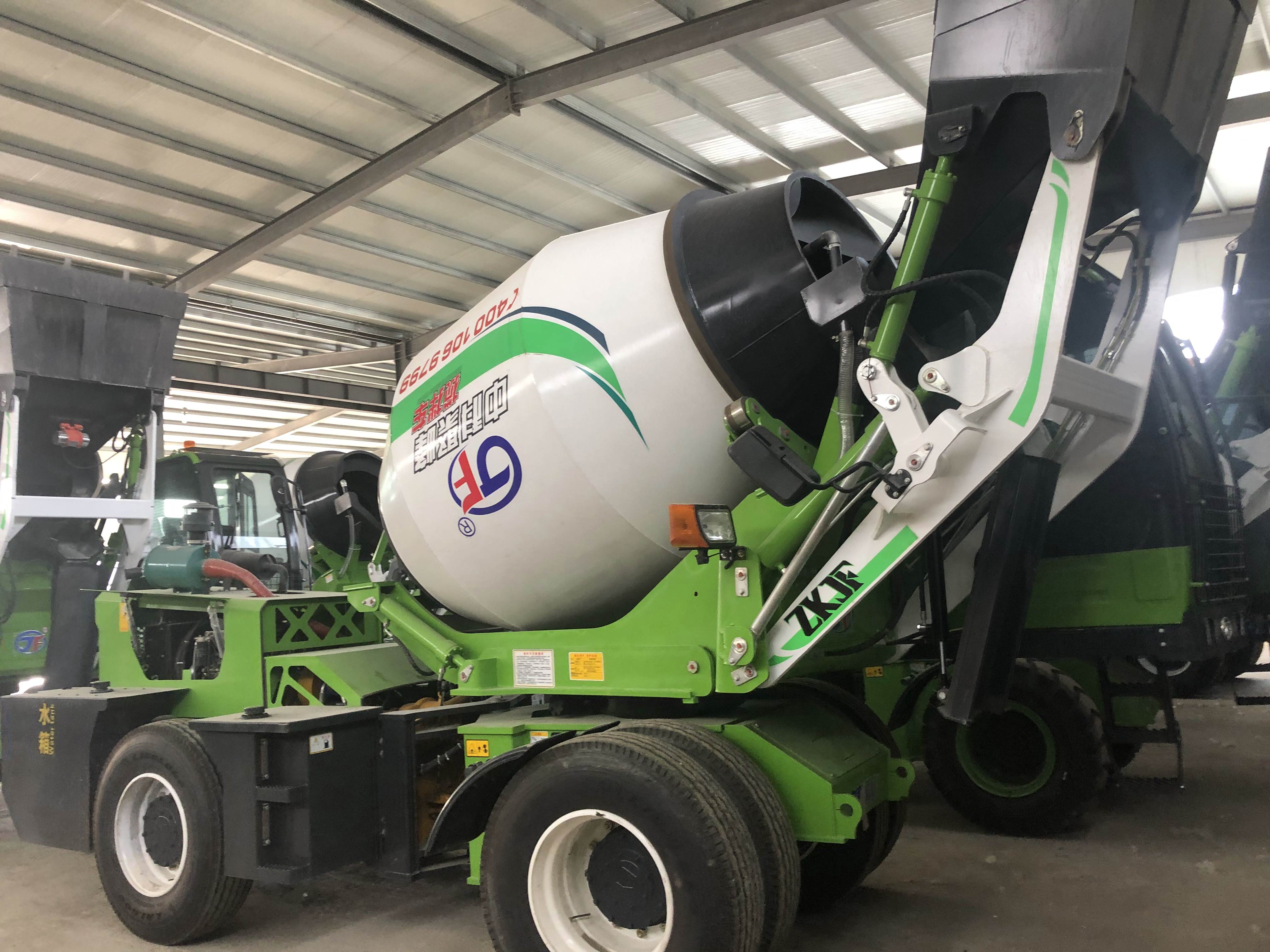 <b>自動上料攪拌車的主機多長時間就要清理一次？</b>