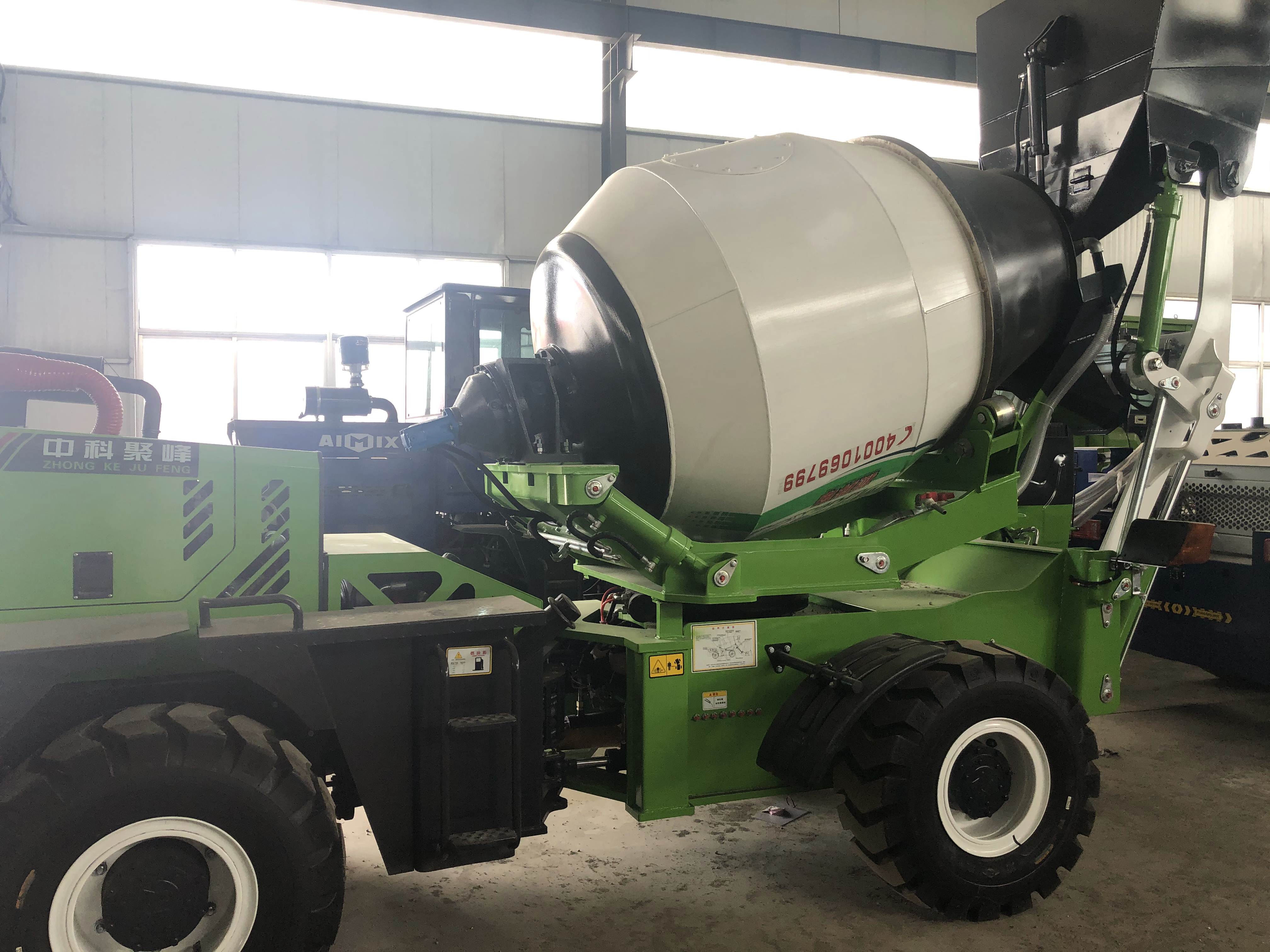 <b>小型混凝土攪拌車壓力不足的原因有哪些？</b>