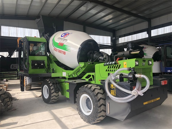 <b>混凝土自動上料攪拌車冬季的保養與維護</b>