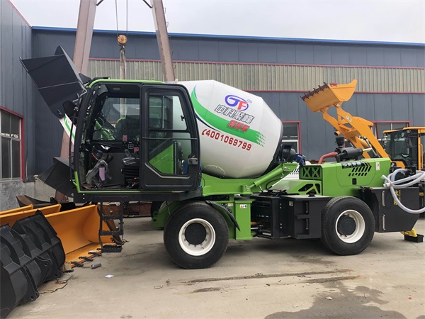 <b>全自動(dòng)自上料攪拌車的使用壽命如何延長？</b>