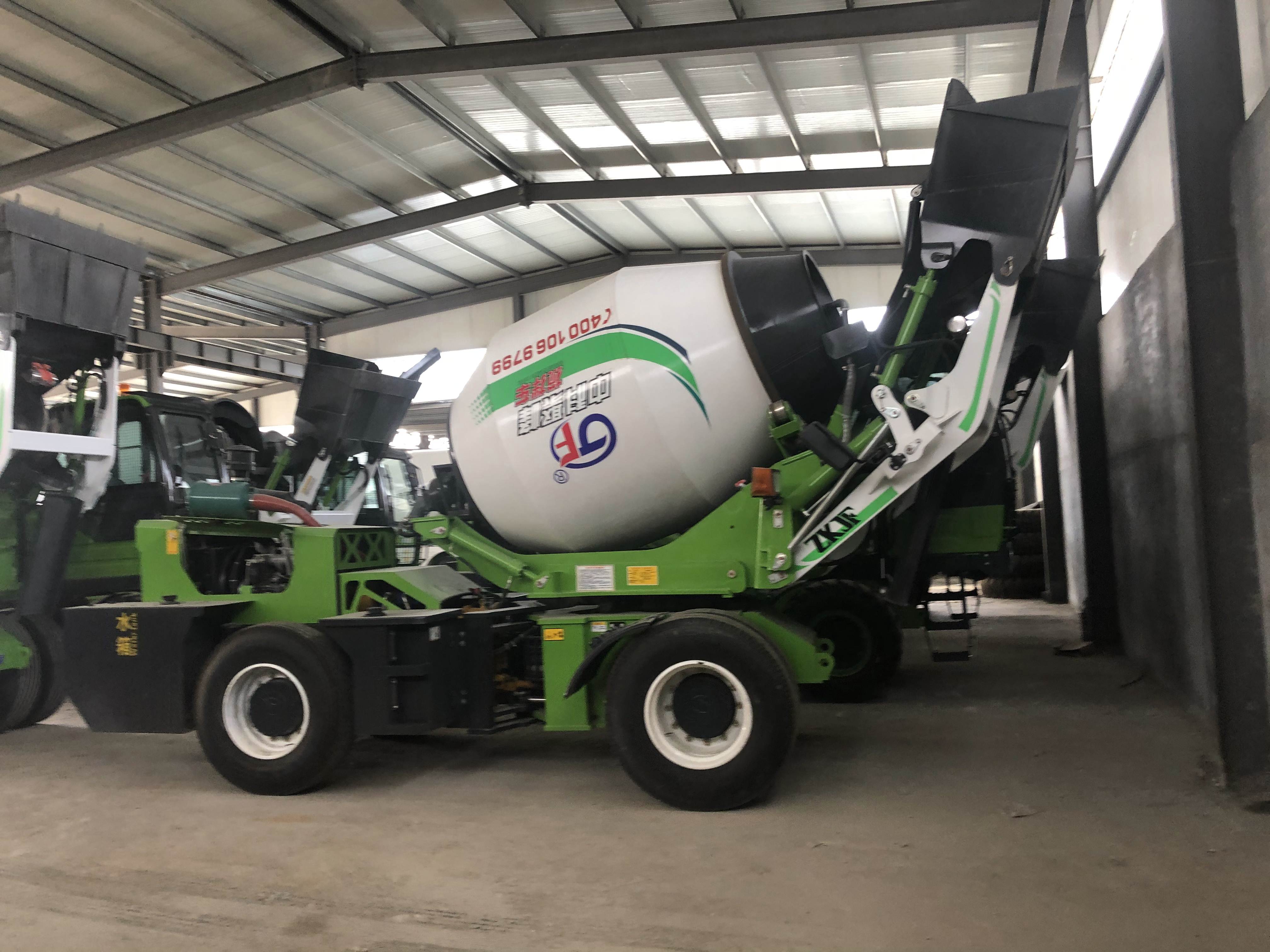 <b>全自動自上料攪拌車氣剎和油剎的區別在哪？</b>