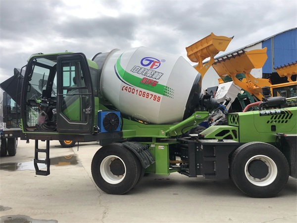 <b>怎么能減少自上料攪拌車零件的磨損？</b>