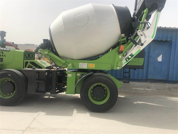 <b>從哪些方面能確定攪拌車的輪胎不是不是翻新的？</b>