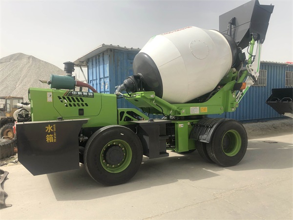 <b>混凝土攪拌車的攪拌箱如何清潔？</b>