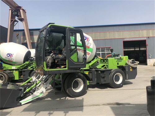 <b>在夏季使用自動上料攪拌機要注意高溫？</b>