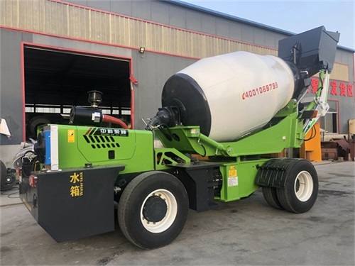 <b>混凝土自動(dòng)上料攪拌車的優(yōu)點(diǎn)與缺點(diǎn)</b>