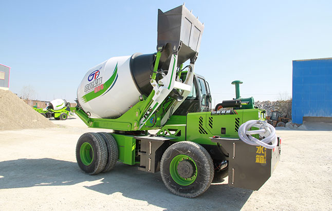 <b>自動上料攪拌車的攪拌桶不轉了是怎么回事？</b>