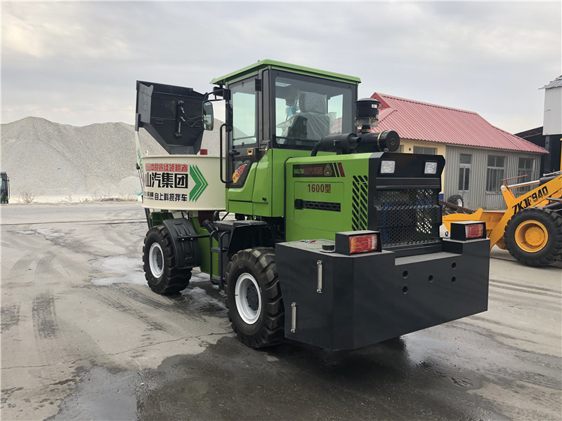 自上料混凝土攪拌罐車