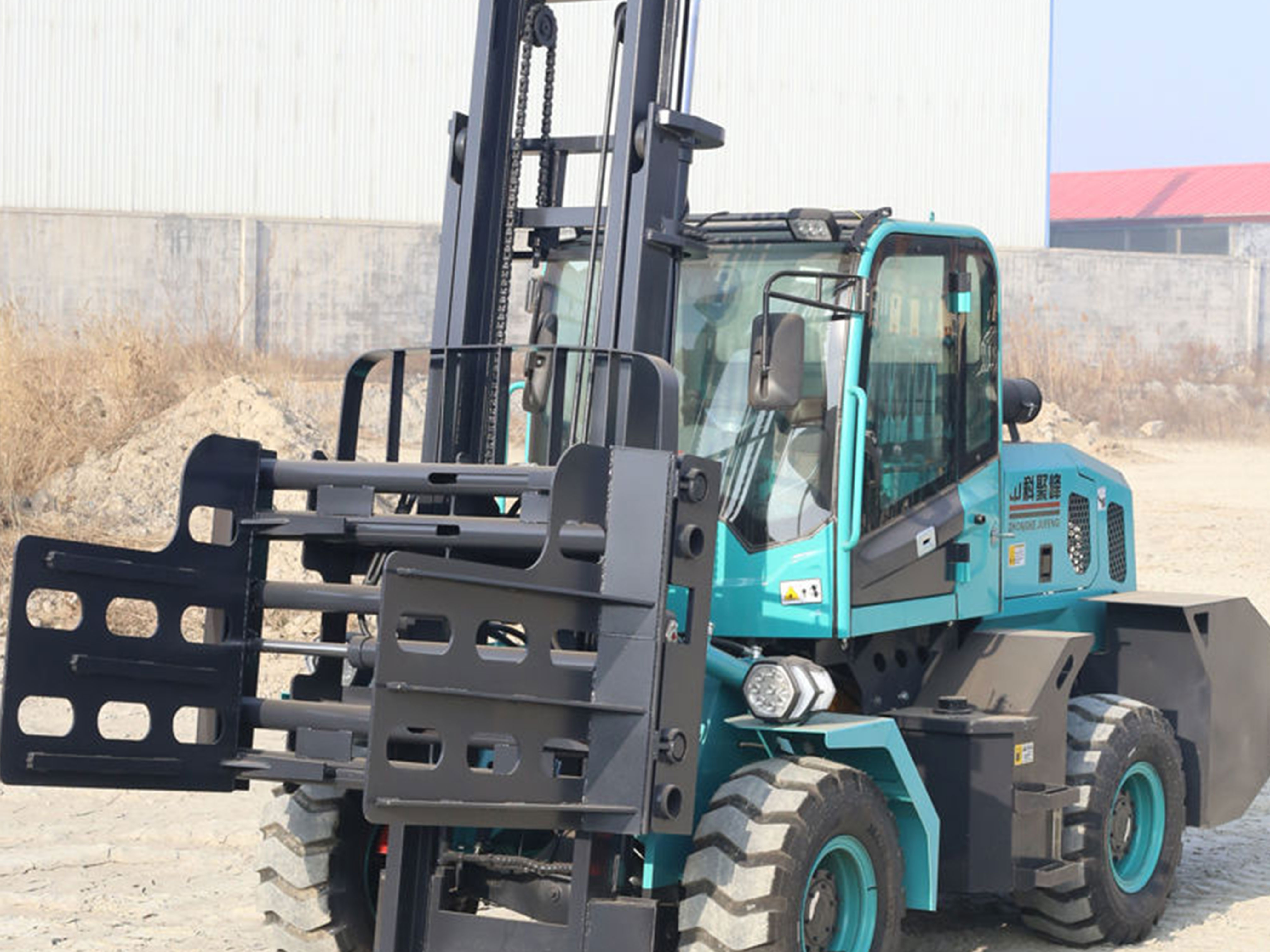 四驅(qū)越野叉車